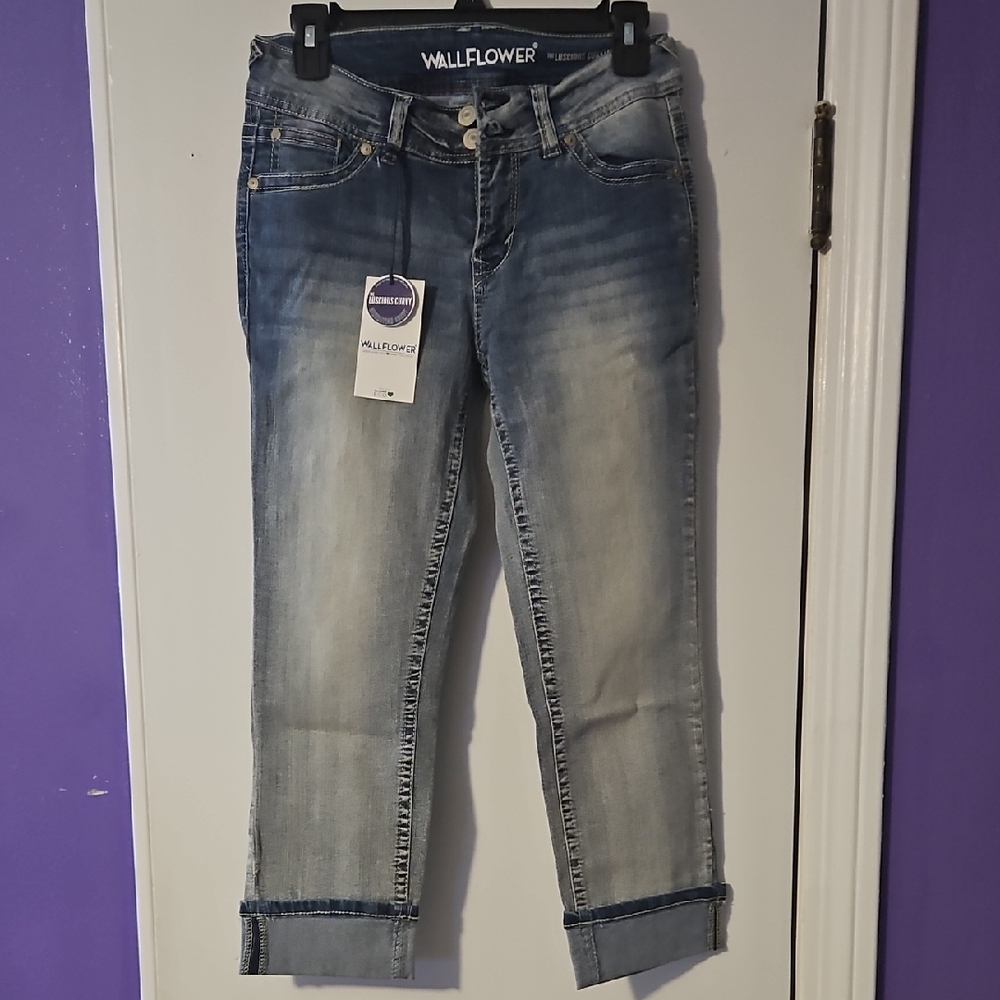 Wallflower Women's Faded Blue Ankle Jeans